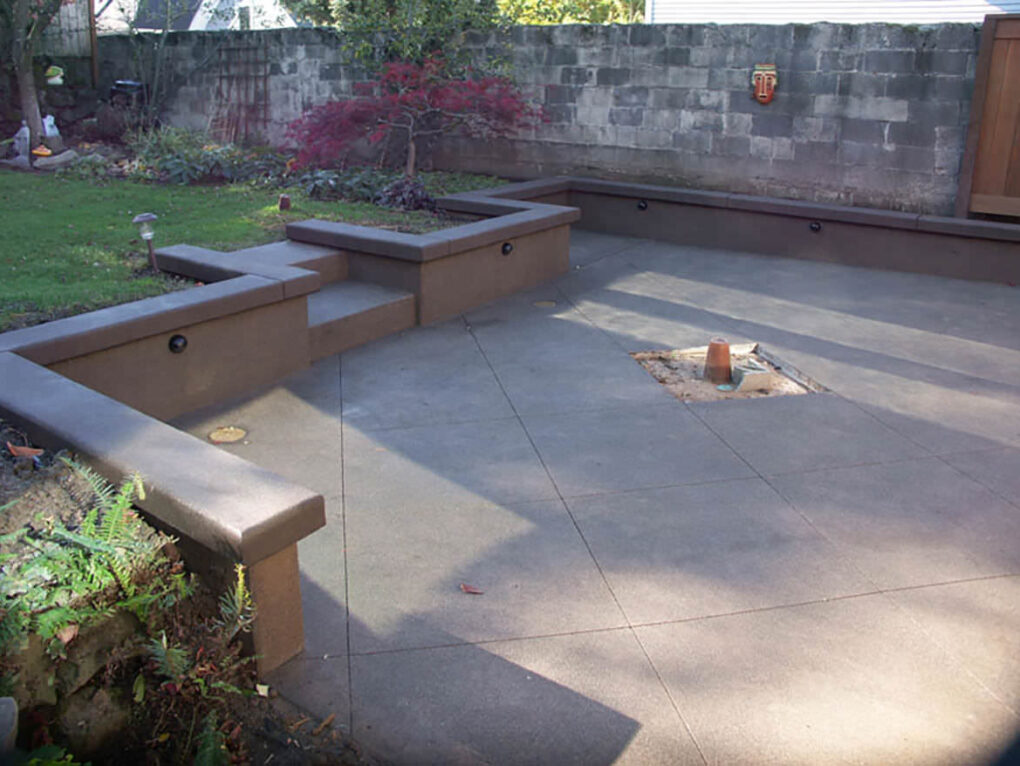 Built in concrete seat wall patio